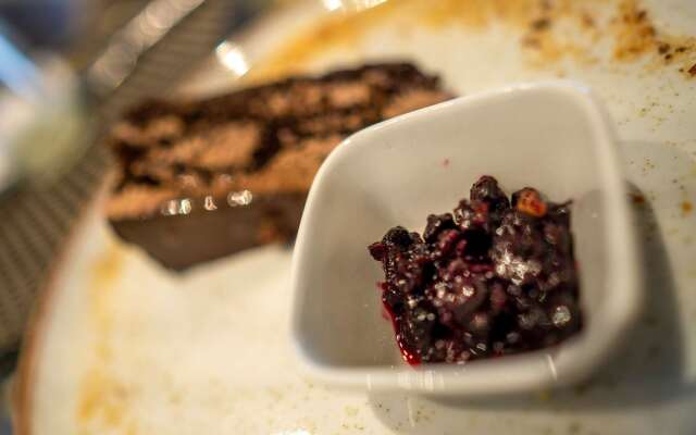 93 Luxury Suites & Residences