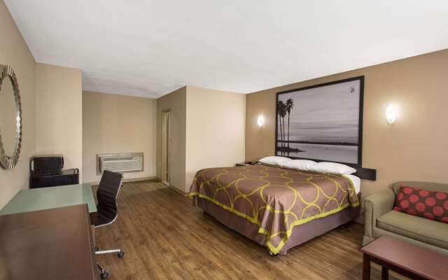 Super 8 by Wyndham Pensacola NAS Area