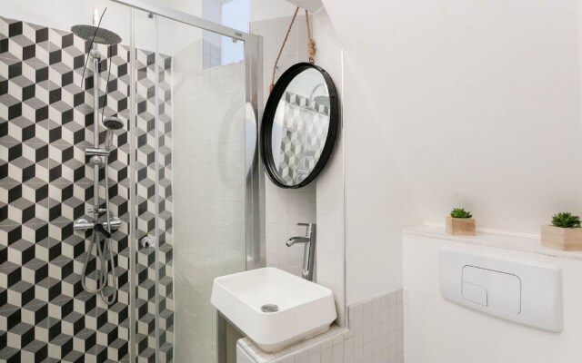 Eiffel Tower - Champ de Mars Apartment