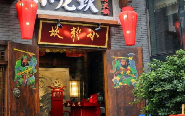 Yijin Meiyi Hotel (Yichang Binjiang Park CBD Shopping Center)