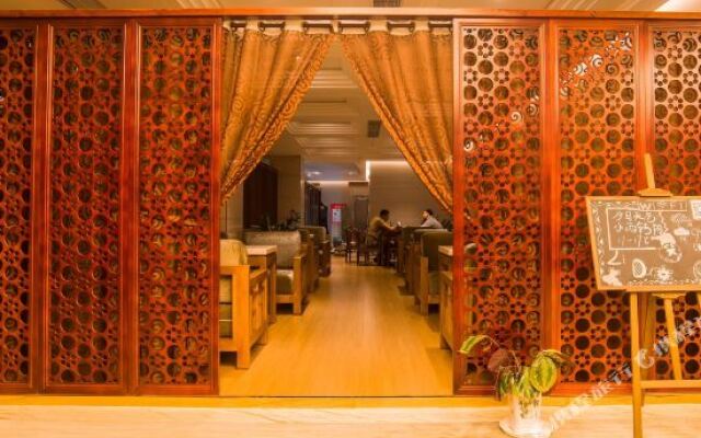 孝感凯拉斐尔巴黎酒店(孝感湖北工程学院店)