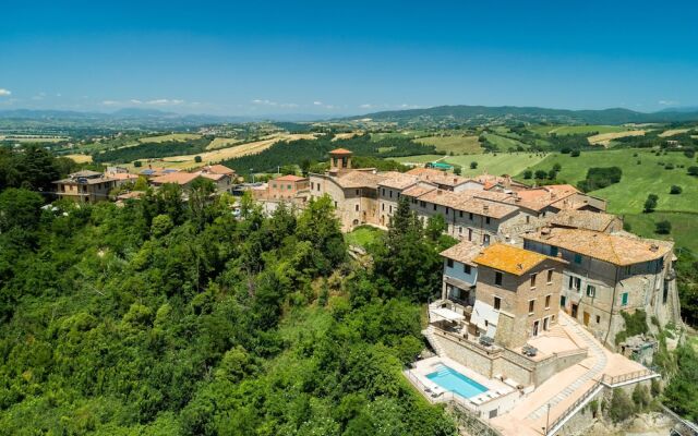 Holiday House With Pool and Fantastic Views