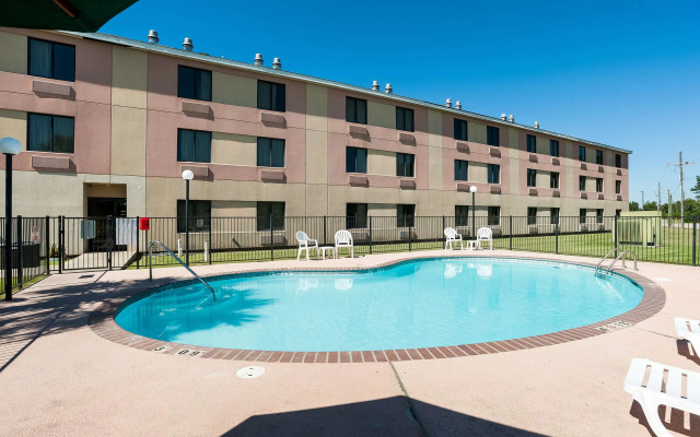 Quality Inn & Suites Lake Charles South