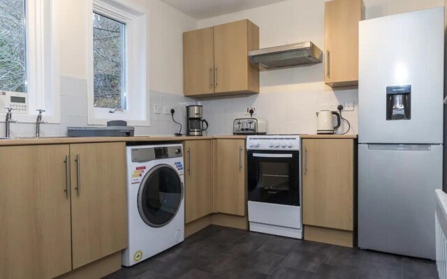 Cosy 2 Bedroom Flat Close to City Centre
