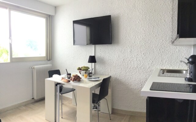 Studio in upscale residence by Weekome