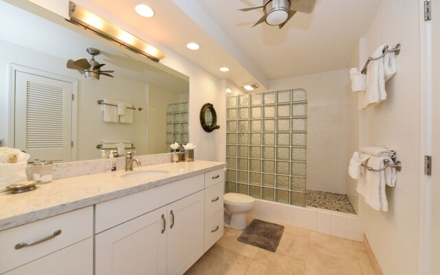 Lahaina Roads 309 by RedAwning