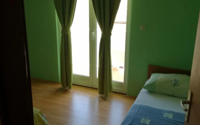 Robi- Swimming Pool and Beautiful Garden - A1-žuti