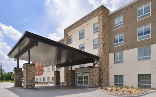 Holiday Inn Express & Suites Omaha Airport