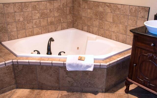 Greenlight Inn & Suites