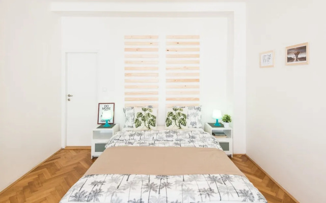 U Nemocenske pojistovny apartment