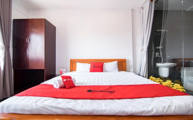 RedDoorz Plus near Hoang Van Thu Park 2