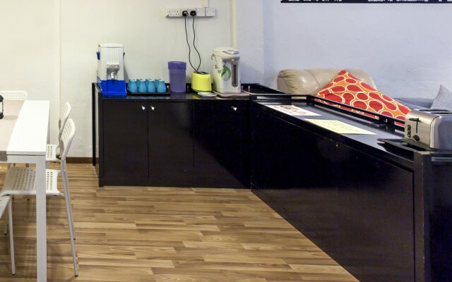 New Society Backpackers Hotel - Hostel