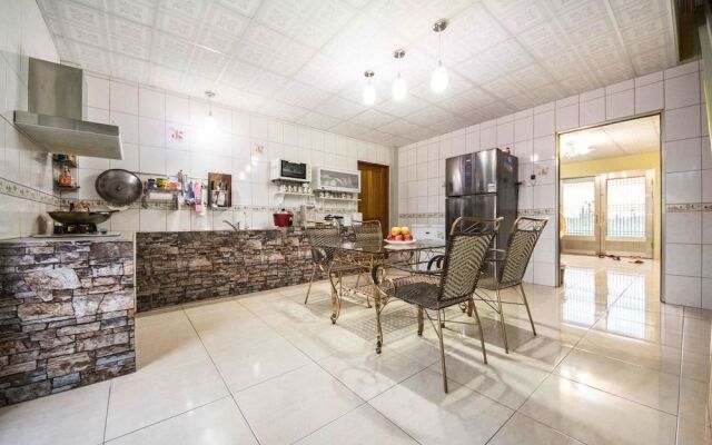 Red Crown Jacana B&B