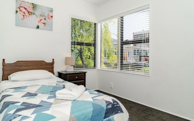 Birkenhead Modern 3 Bedrooms Villa