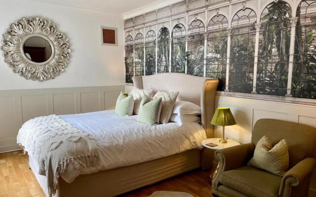 Burleigh Court Cotswols