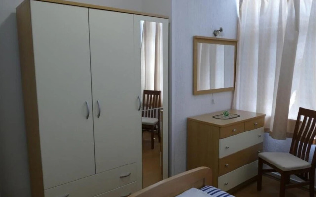 Apartment Wild Orange