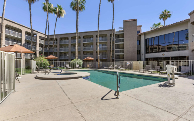 Best Western Plus Scottsdale Thunderbird Suites