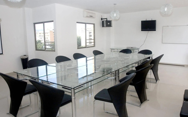 Hotel Calima Real
