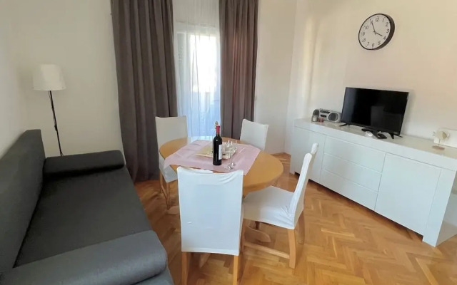 Bright and Cozy Apartment With Balcony in Kastel Luksic