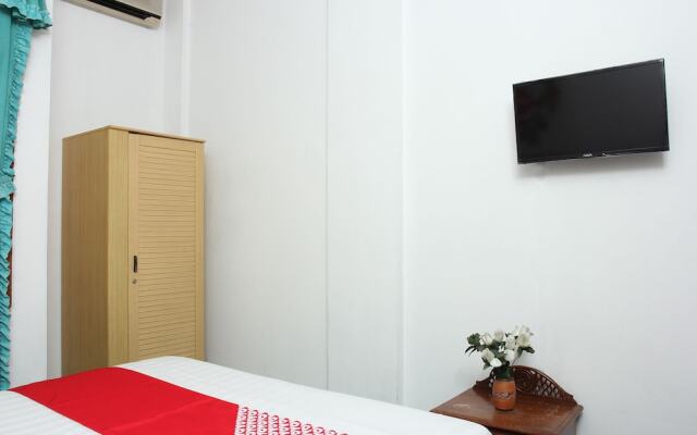 OYO 392 Hotel Mawar Saron