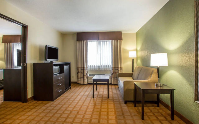 Quality Inn & Suites Marinette