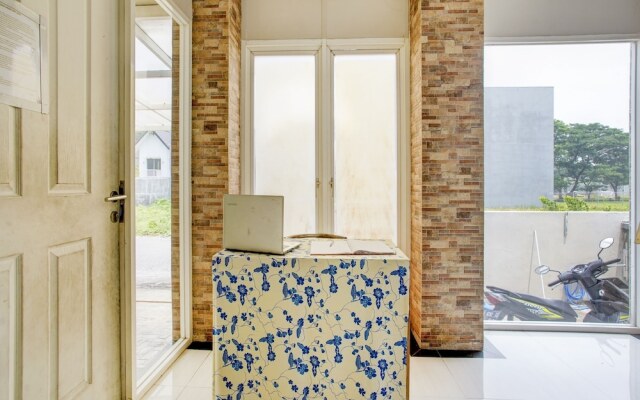 OYO Life 90606 Glass House Citraland Syariah