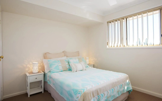 'Walk on Birubi', 1/40 Ocean Ave - Pet Friendly, WIFI, Boat Parking & Water Views – Guest Rooms – Anna Bay
