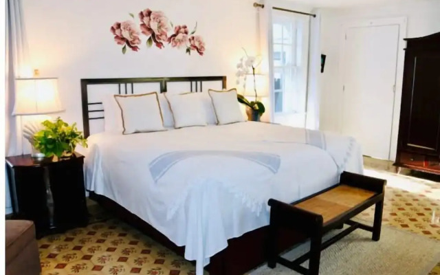 Runaway Hill Inn