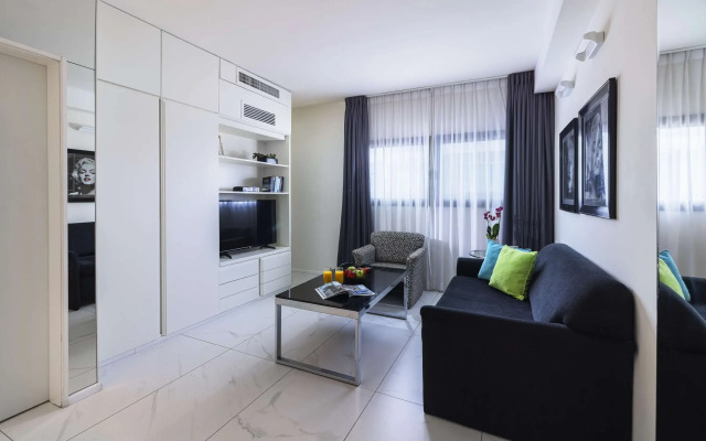 Best Western Regency Suites