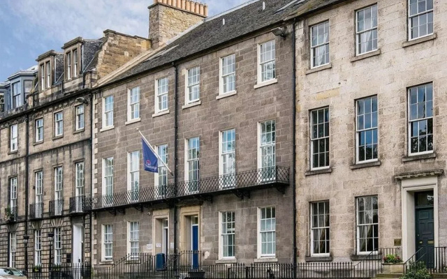 Travelodge Edinburgh Central Queen Street