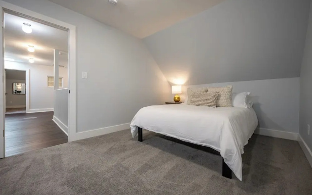 Spacious 5-Bedroom Blue Bungalow