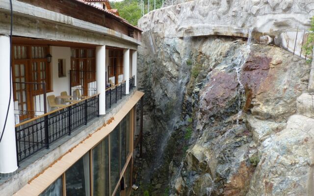 Mountain Rose Garden Hotel