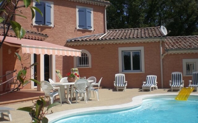 Villa With 4 Bedrooms in Grignan, With Wonderful Mountain View, Privat