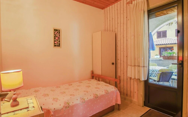 Beautiful Apartment in Porec With Wifi and 2 Bedrooms - Apartment in Porec - Photo 2