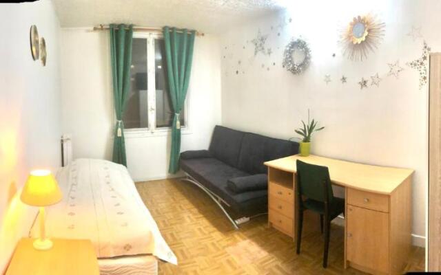 Private room 20 minutes from Eiffel Tower