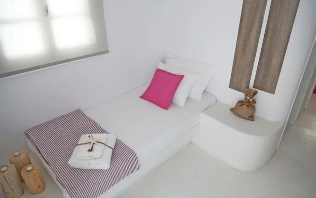 8 Keys Residence