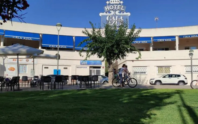 Aparthotel Cala Azul
