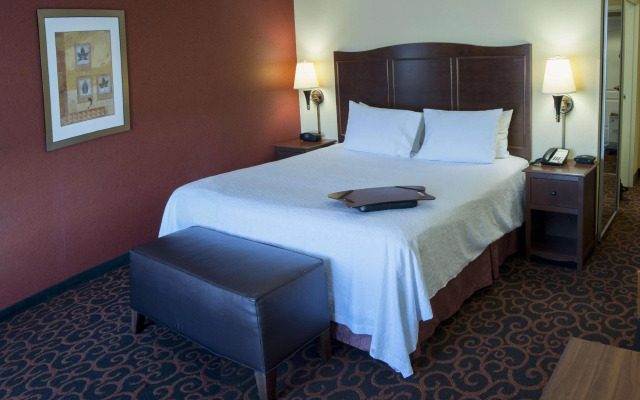 Hampton Inn & Suites Watertown