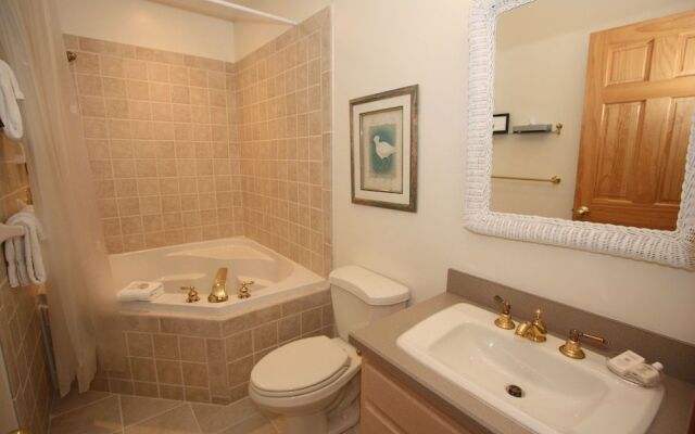 Courtyard Villas on Silver Lake Harbor