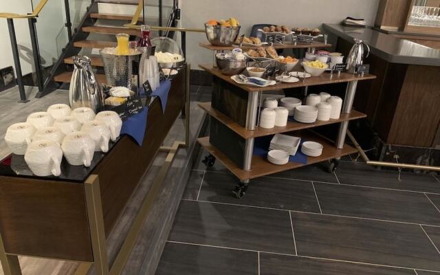 BLU-Tique, Akron, a Tribute Portfolio Hotel