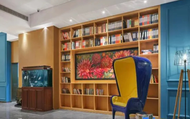 Xique CC Hotel (Xiayi Xuefeng East Road Bus Station)
