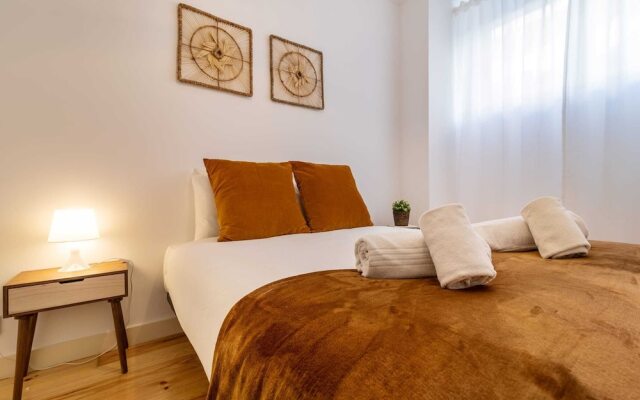 Dazzling Apartment With Private Terrace in Alcântara