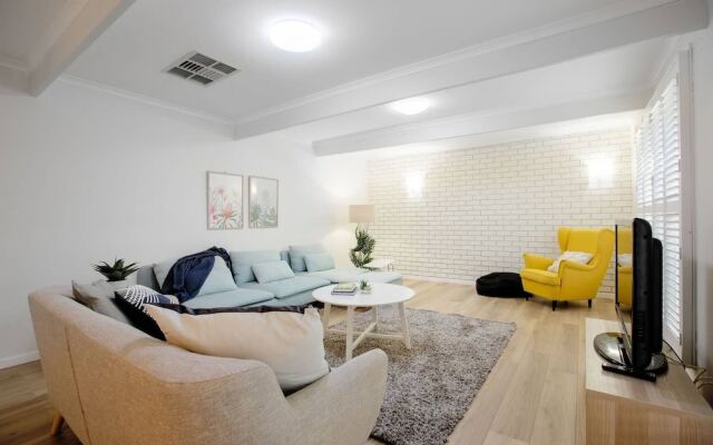 Quiet & Peaceful 3bed2bath Home @keilor Downs