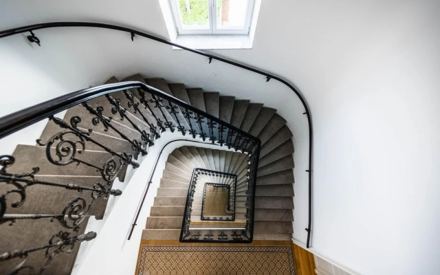 Deluxe Apartment With Parking and Office Next to the City Park