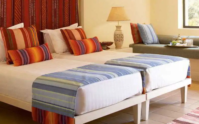 Crowne Plaza Sahara Sands Resort