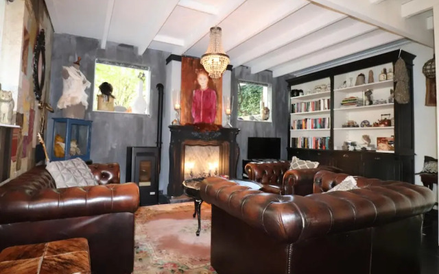 Atelier House With hot tub