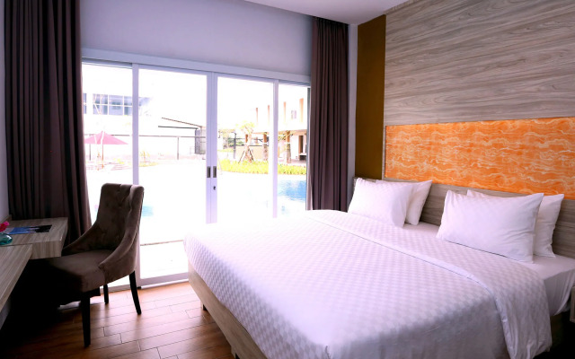 Front One Akshaya Hotel Karawang