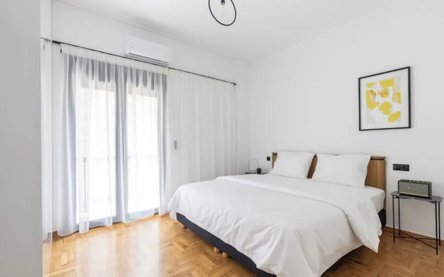 Elliot Neapoli, Athens