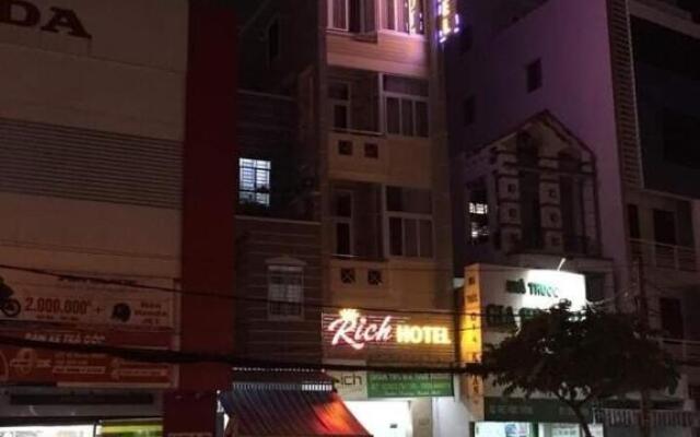 Rich Hotel
