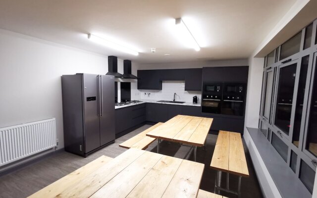 Cwtsh Hostel